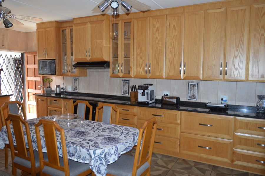 4 Bedroom Property for Sale in Flamwood North West